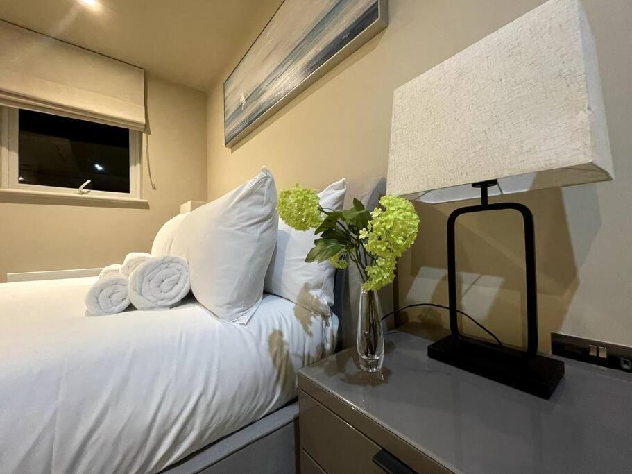 2Br Urban Vista Retreat Chcl F7 Leilighet Chigwell Eksteriør bilde