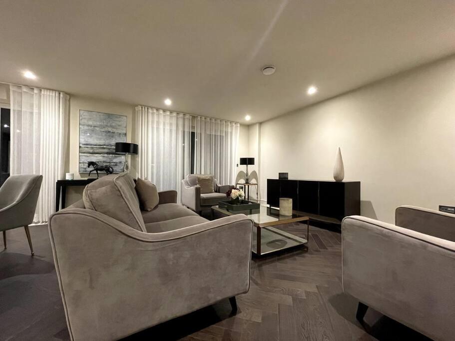 2Br Urban Vista Retreat Chcl F7 Leilighet Chigwell Eksteriør bilde