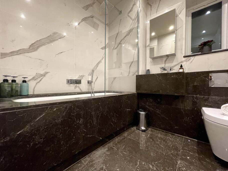 2Br Urban Vista Retreat Chcl F7 Leilighet Chigwell Eksteriør bilde