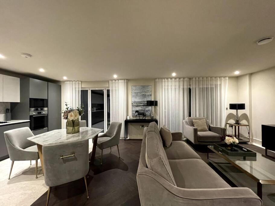 2Br Urban Vista Retreat Chcl F7 Leilighet Chigwell Eksteriør bilde