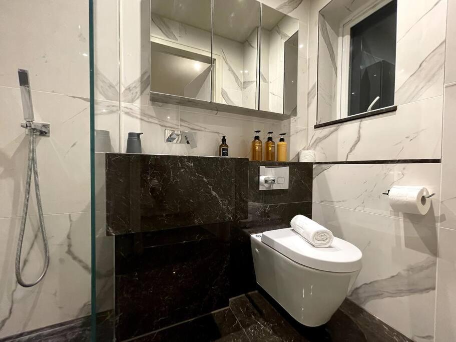 2Br Urban Vista Retreat Chcl F7 Leilighet Chigwell Eksteriør bilde