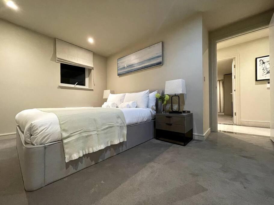 2Br Urban Vista Retreat Chcl F7 Leilighet Chigwell Eksteriør bilde