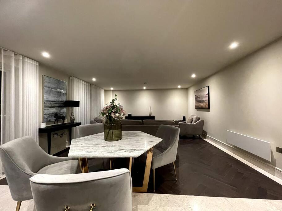 2Br Urban Vista Retreat Chcl F7 Leilighet Chigwell Eksteriør bilde