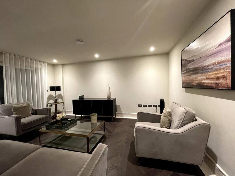 2Br Urban Vista Retreat Chcl F7 Leilighet Chigwell Eksteriør bilde