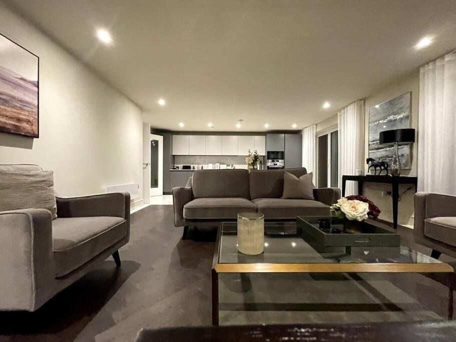 2Br Urban Vista Retreat Chcl F7 Leilighet Chigwell Eksteriør bilde