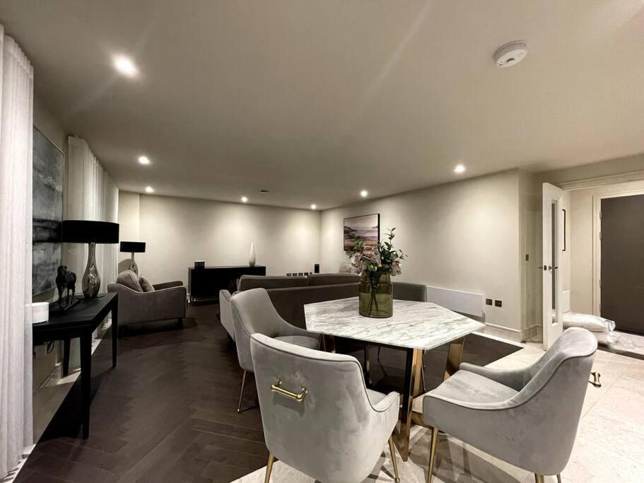 2Br Urban Vista Retreat Chcl F7 Leilighet Chigwell Eksteriør bilde